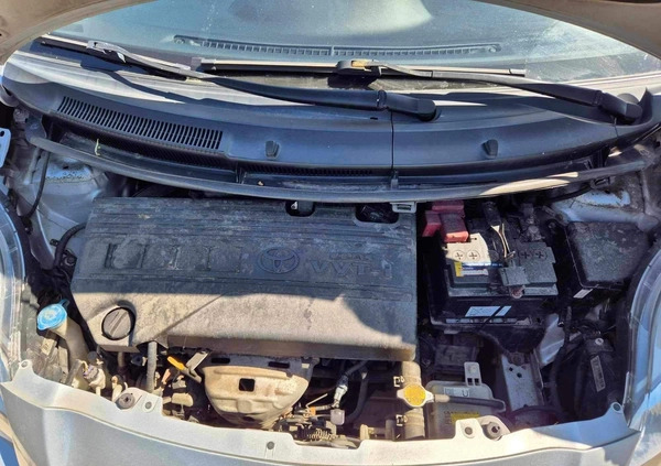 Toyota Yaris cena 22600 przebieg: 257220, rok produkcji 2011 z Poręba małe 37